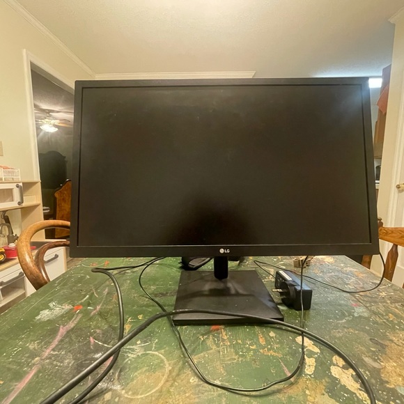 Full Set PC Custom PC Monitor Keyboard And Headset - Picture 4 of 15